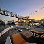 보트호텔 Boat Aloha 산트 아드리아 데 베소스