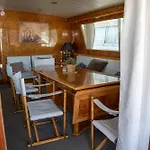 Boat Aloha 산트 아드리아 데 베소스