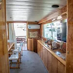 보트호텔 Boat Aloha 산트 아드리아 데 베소스