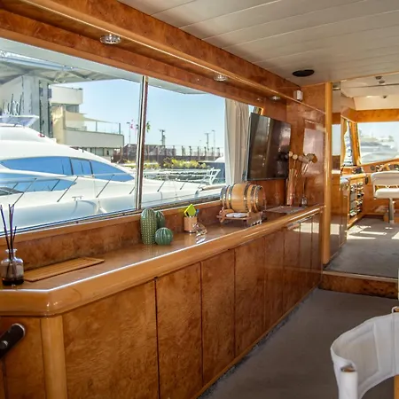 Boat Aloha Botel Sant Adrià de Besòs