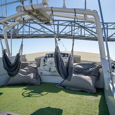Boat Aloha Botel