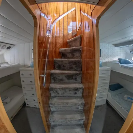 Boat Aloha Botel Sant Adrià de Besòs