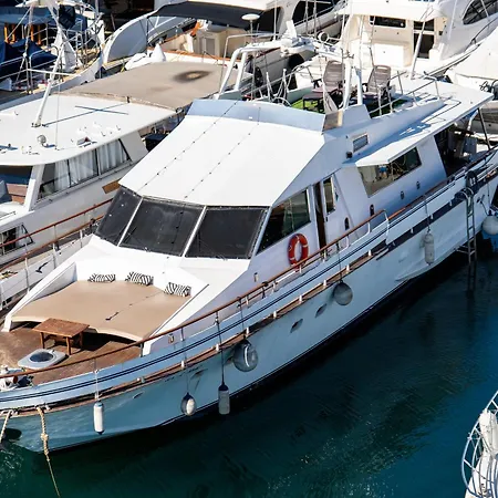 Boat Aloha Hotel en barco *