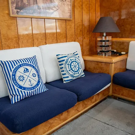 Hotel en barco Boat Aloha *